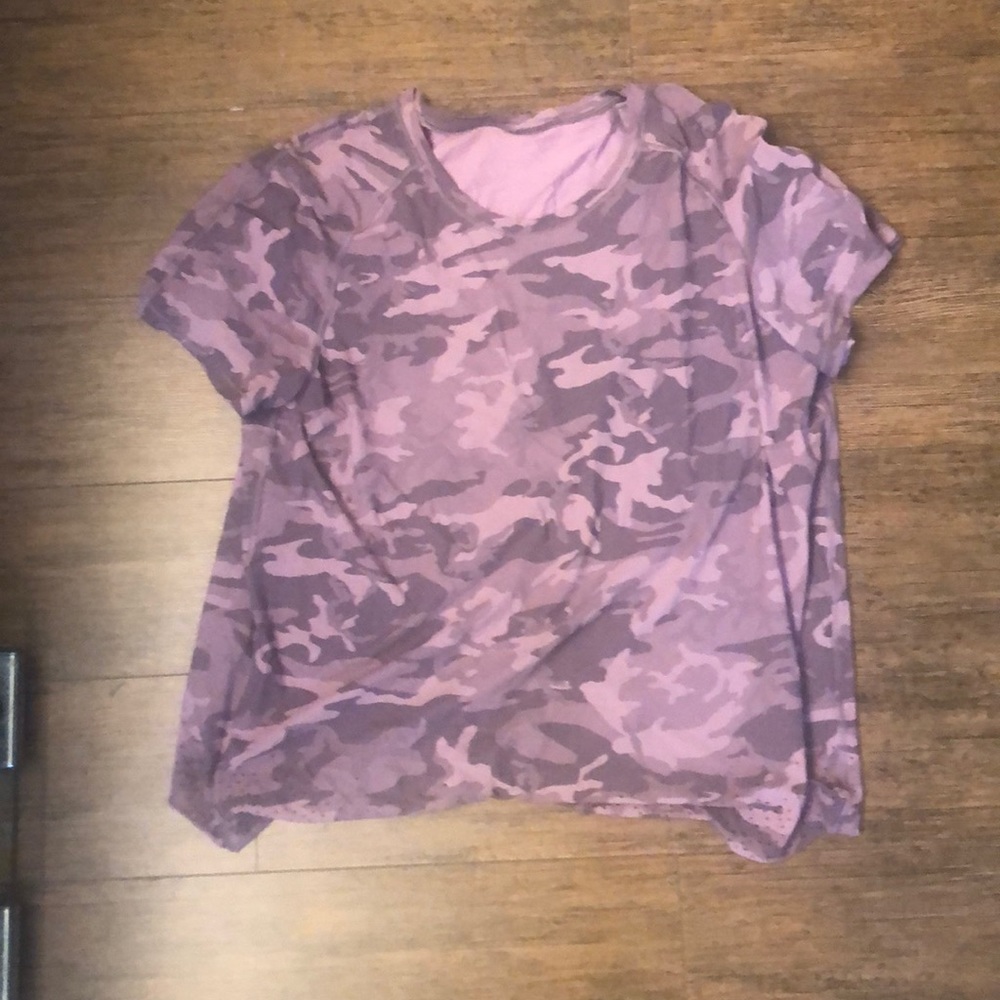 EUC lululemon tee